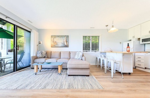 Acme Condo | The Shores Lakeside Condo Unit 5607