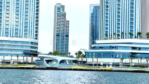 Dubai House | The Shrashi Suites, Dubai Creek Harbour - Paradise on the Island with Dubai Skyline & Waterfront View