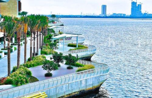 Dubai House | The Shrashi Suites, Dubai Creek Harbour - Paradise on the Island with Dubai Skyline & Waterfront View