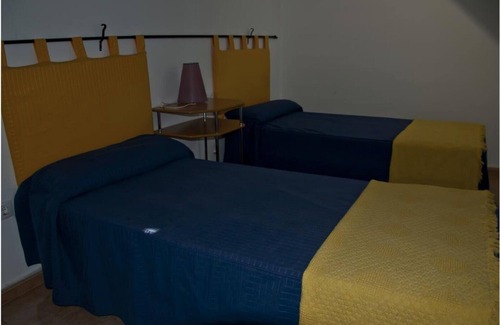 Ruidera Bed & Breakfast | The sidewalk- 2 people