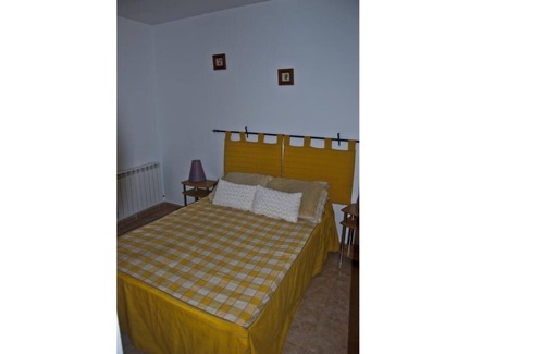 Ruidera Bed & Breakfast | The sidewalk- 2 people