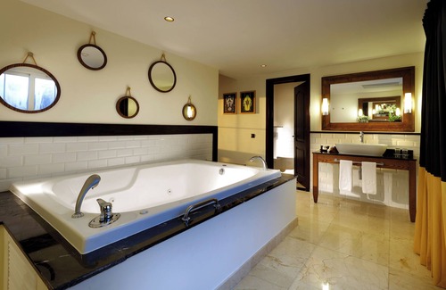 Lucea Resort | The Signature Level At Grand Palladium Lady Hamilton Resort & Spa