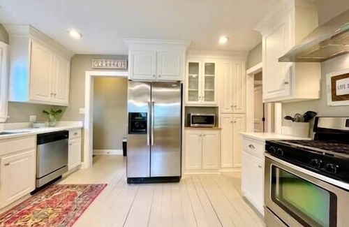 Oxford House | The Sivley 2BR Classic Home by Velvet Ditch Villas