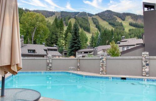 Warm Springs House | The Ski In Ski Out Condo