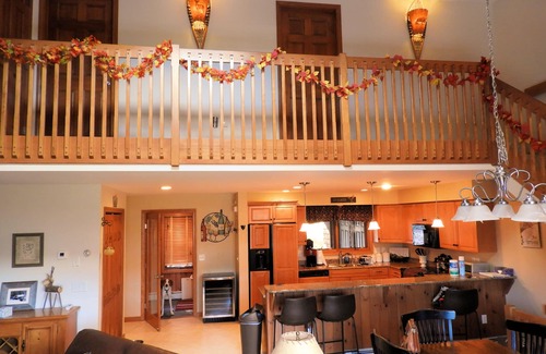Bretton Woods House | The ski slope is your backyard! Luxurious townhouse at Bretton Woods (sleeps 12)
