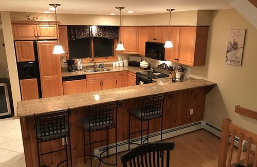 Bretton Woods House | The ski slope is your backyard! Luxurious townhouse at Bretton Woods (sleeps 12)