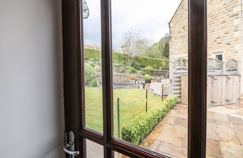 Grindleford Cottage | THE SMITHY, romantic, character holiday cottage in Calver