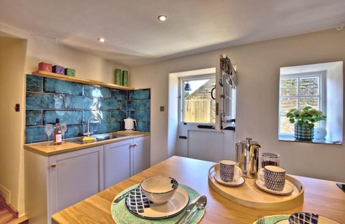 Wykeham House | The Snug at Ruston, Cosy Dog Friendly Cottage