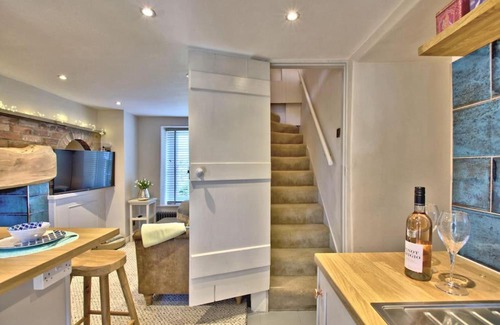 Wykeham House | The Snug at Ruston, Cosy Dog Friendly Cottage