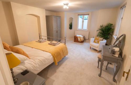 Malvern House | The Snug