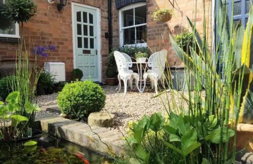 Malvern House | The Snug