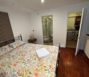 Walsall Apartment | The Snug Spot