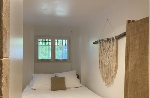 Fontaine-de-Vaucluse Apartment | The sources