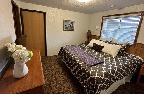 Wrangell Cabin | The Sourdough Lodge