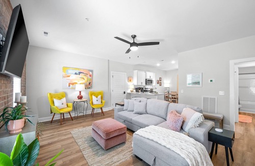 Clarksville Apartment | The Spot, by Johnathan (281 Liberty Pkwy)