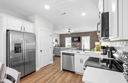 Clarksville Apartment | The Spot, by Johnathan (281 Liberty Pkwy)