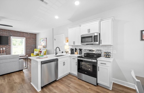 Clarksville Apartment | The Spot, by Johnathan (281 Liberty Pkwy)