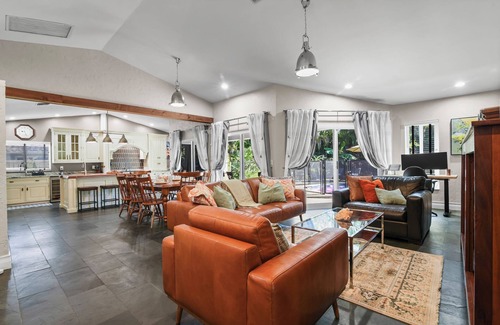 Coral Springs House | The Springs - Pool, Pets, Designer Kitchen & Work Stations (Desks, Monitors, Chairs)