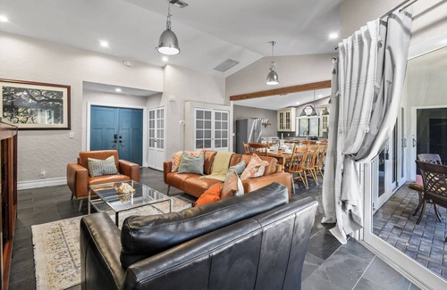 Coral Springs House | The Springs - Pool, Pets, Designer Kitchen & Work Stations (Desks, Monitors, Chairs)