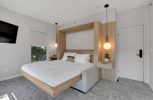 Asbury Park Hotel | The St. Laurent: Deluxe King - Sleeps 2