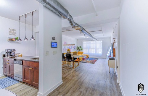Downtown Memphis Apartment | The Stallion