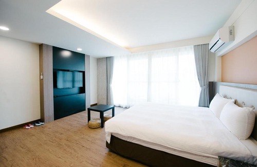 Big Beach House | The Stay Inn