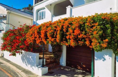 Gordons Bay Central Apartment | 'The Stone Cottage' - Charming, Private and On the Beach - Sleeps 2