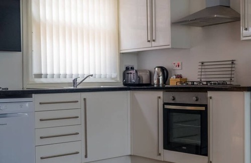 Chester House | The Storyhouse Gathering 5 Bed - Sleeps 13 City Centre