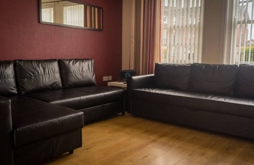 Chester House | The Storyhouse Gathering 5 Bed - Sleeps 13 City Centre