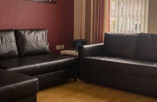 Chester House | The Storyhouse Gathering 5 Bed - Sleeps 13 City Centre
