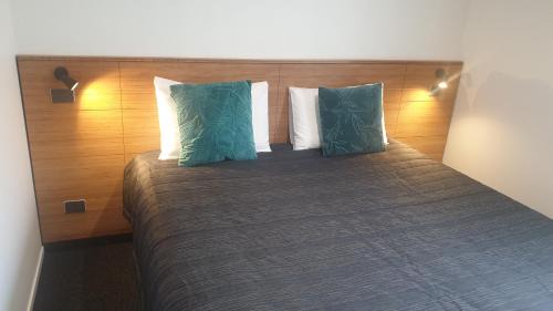 New Plymouth Hotel | The Strand