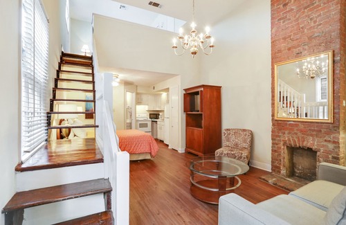 Treme Hotel | The Suite Life - 6BR, 4BA, 10 beds, sleeps 20 - Tour Discounts - French Quarter