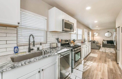 Amarillo House | The SuiteSpot Hot Tub EV Charger Mini-Golf Private Yard, Sleeps 6