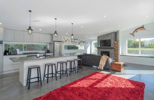 Whitianga House | The Summer Stunner - Whitianga Holiday Home