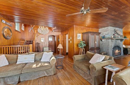 Adirondack House | The Sun and Ski - Adirondack Home