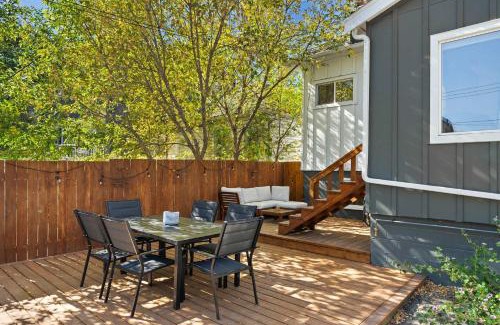 Sunnyside House | The Sunday Charming Private Suite in Calgary