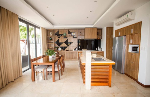 Ngu Hanh Son Villa | The Sunny Beach House
