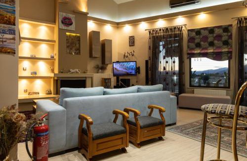 Maniakoi Apartment | The Sunset Haven Kastoria - Modern Lake Elegance