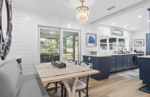 Fort Walton Beach House | The Surf House: Stylish 2BR Haven