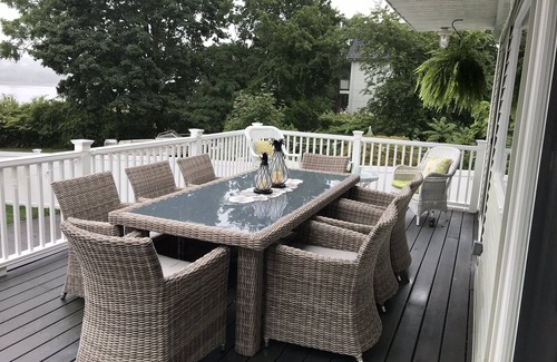 Somerset House | The Tequila Sunrise House is a beautiful waterfront 5 Bedroom home