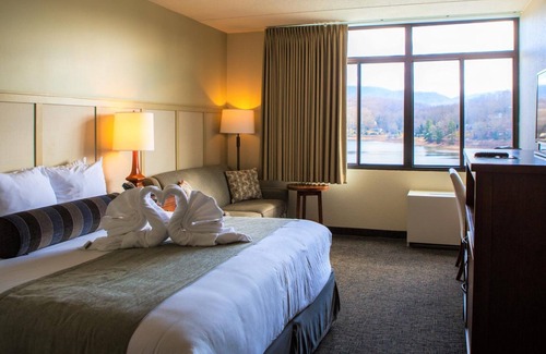 Lake Junaluska Hotel | The Terrace at Lake Junaluska