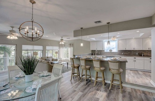 Ilexhurst House | The Tiki Treehouse: Luxury Beach Retreat at Grassy Point Nature Preserve