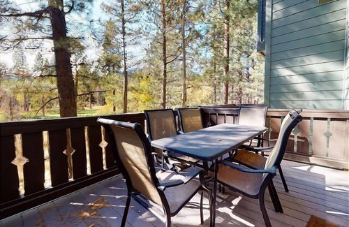 Mammoth Lakes House | The Timbers Townhome #1035- Grand 4 Bedrooms Plus Den, Private Spa, washer/dryer, WIFI