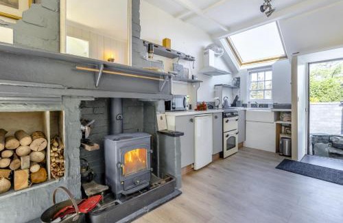 Llwyngwril House | The Tin House