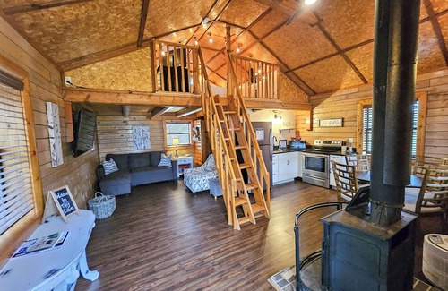 Lampe House | The Tiny Log Cabin