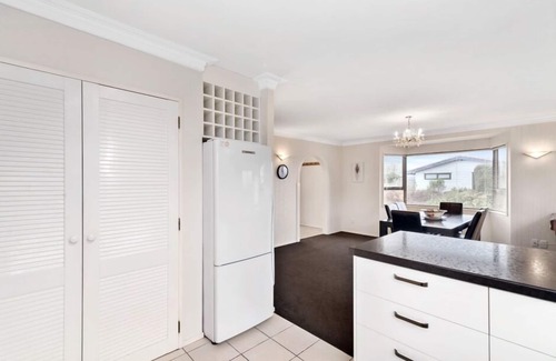 Rotorua House | THE TOP DECK (LONGER DISCOUNTED CORPORATE STAYS ARE WELCOME)