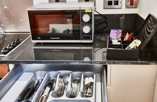 Manchester Apartment | The Tourmaline Suite