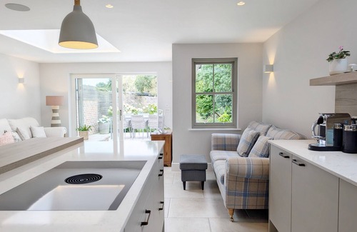 Chichester House | The Town House - sleeps 6 guests in 3 bedrooms