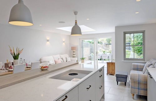 Chichester House | The Town House - sleeps 6 guests in 3 bedrooms