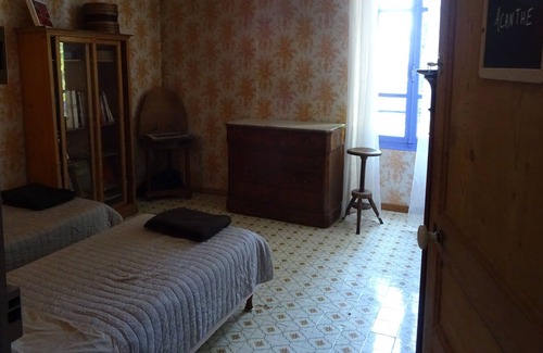 Eygalieres Cottage | The Trails of Abundance, in the center of a beautiful garden, 5 pers